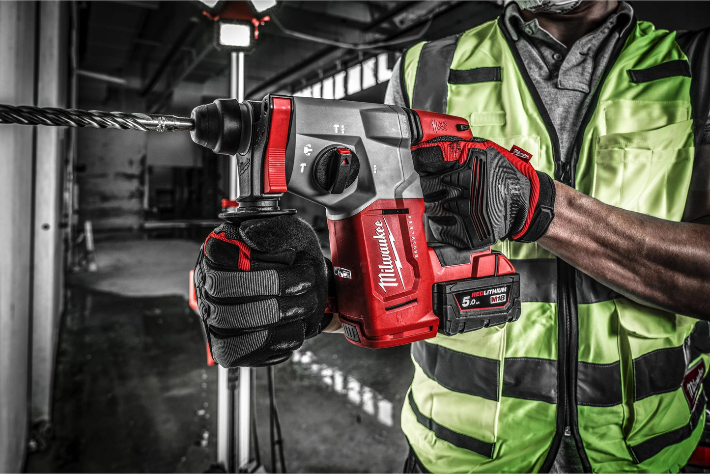Martell combinat SDS-PLUS de 2,3J M18 de 25mm + 2 bateries de 5Ah + carregador + maletí Milwaukee M18 BLH-502X
