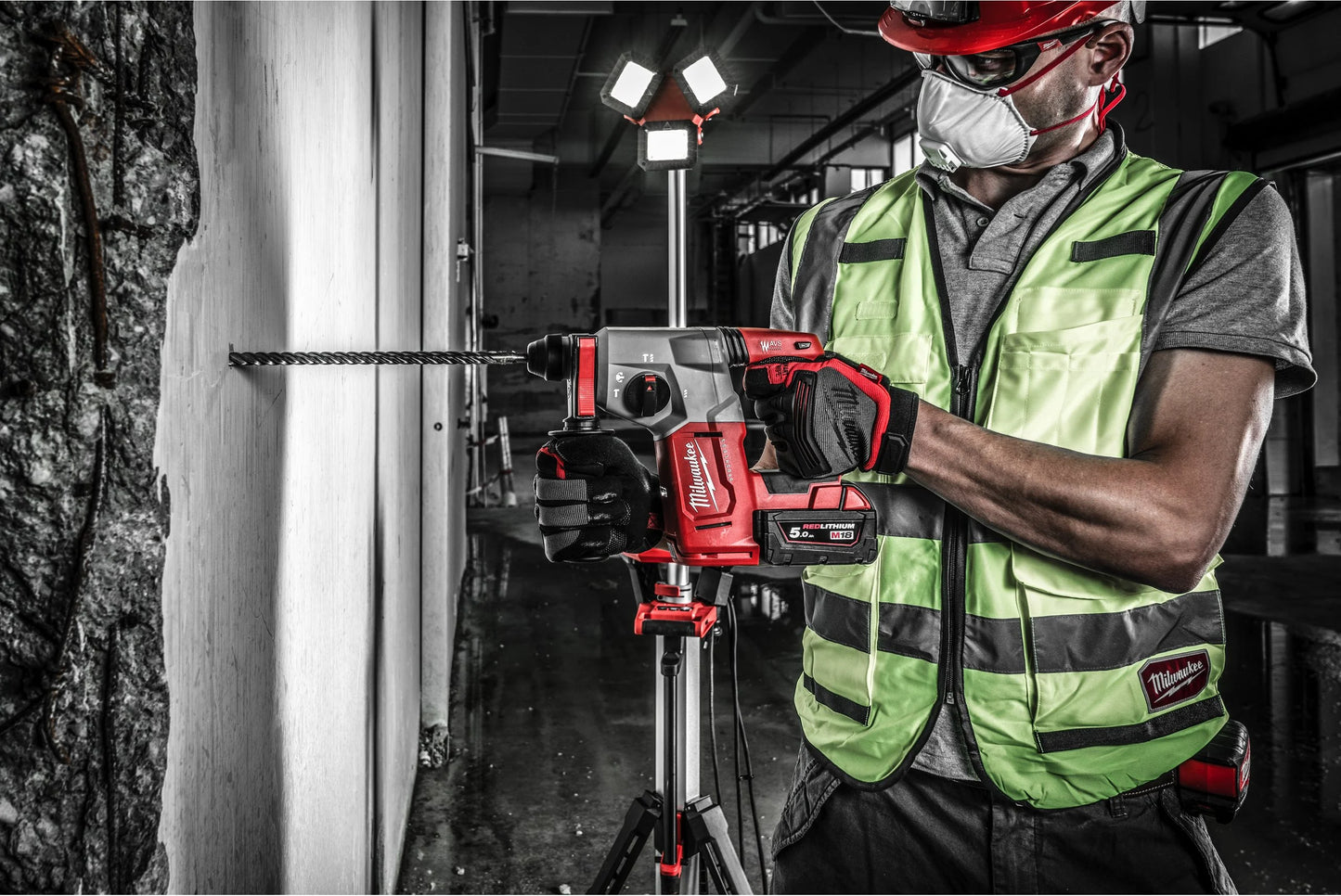 Martell combinat SDS-PLUS de 2,3J M18 de 25mm + 2 bateries de 5Ah + carregador + maletí Milwaukee M18 BLH-502X