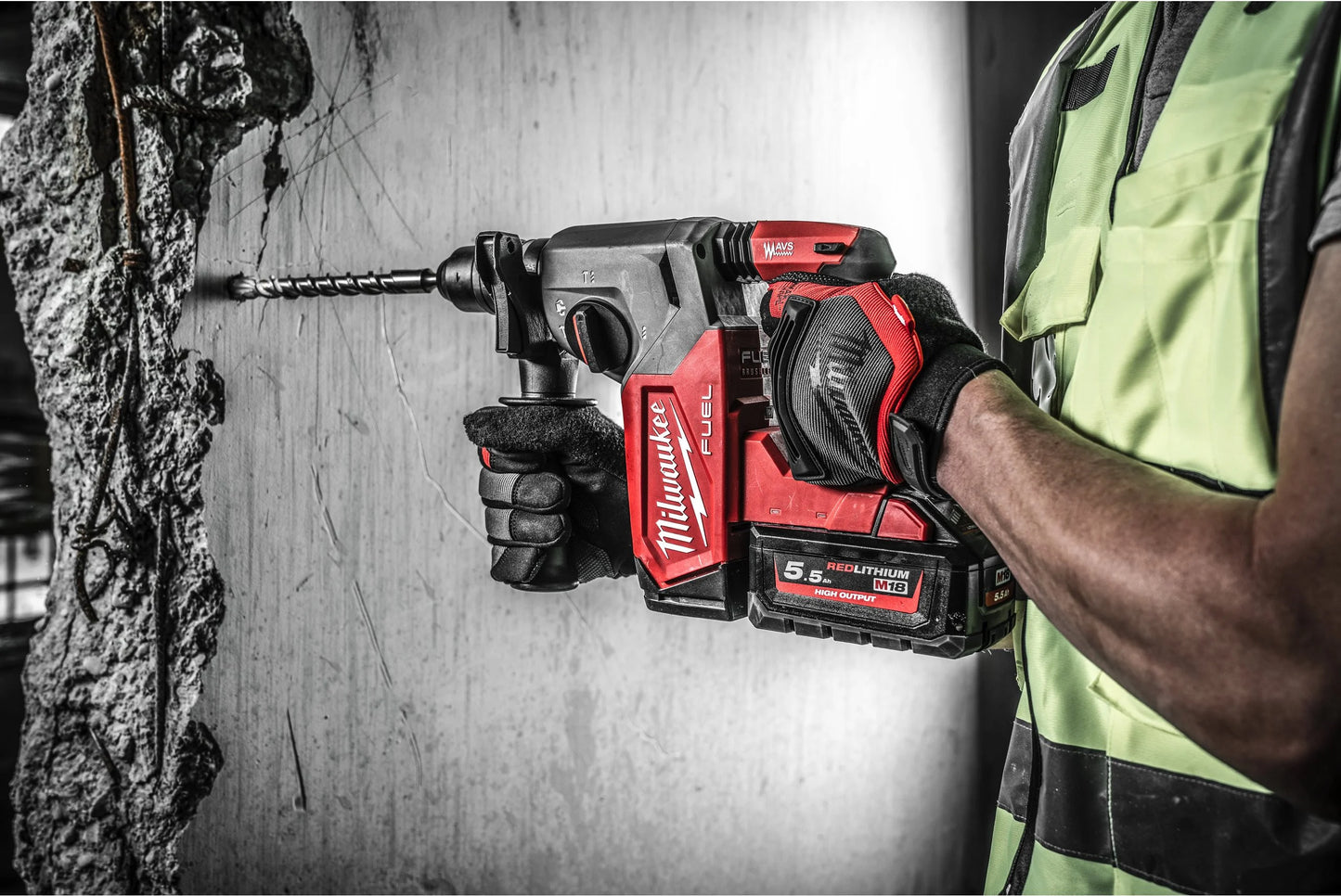 Martell combinat SDS-Plus de 26mm amb Fixtec, 2,5J + 2 bateries de 5.5Ah + carregador + maletí Milwaukee M18 FHX-552X