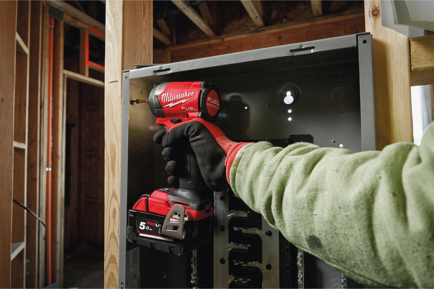 Tornavís d’impacte M18 Fuel de ¼″ hexagonal + 2 bateries de 5 Ah + carregador + maletí Milwaukee M18 FID3-502X