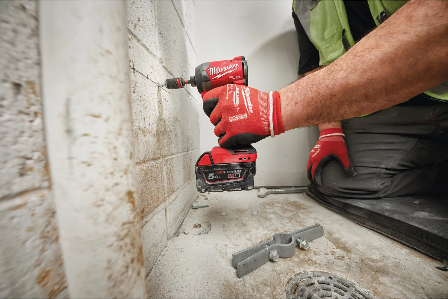Tornavís d’impacte M18 Fuel de ¼″ hexagonal + 2 bateries de 5 Ah + carregador + maletí Milwaukee M18 FID3-502X