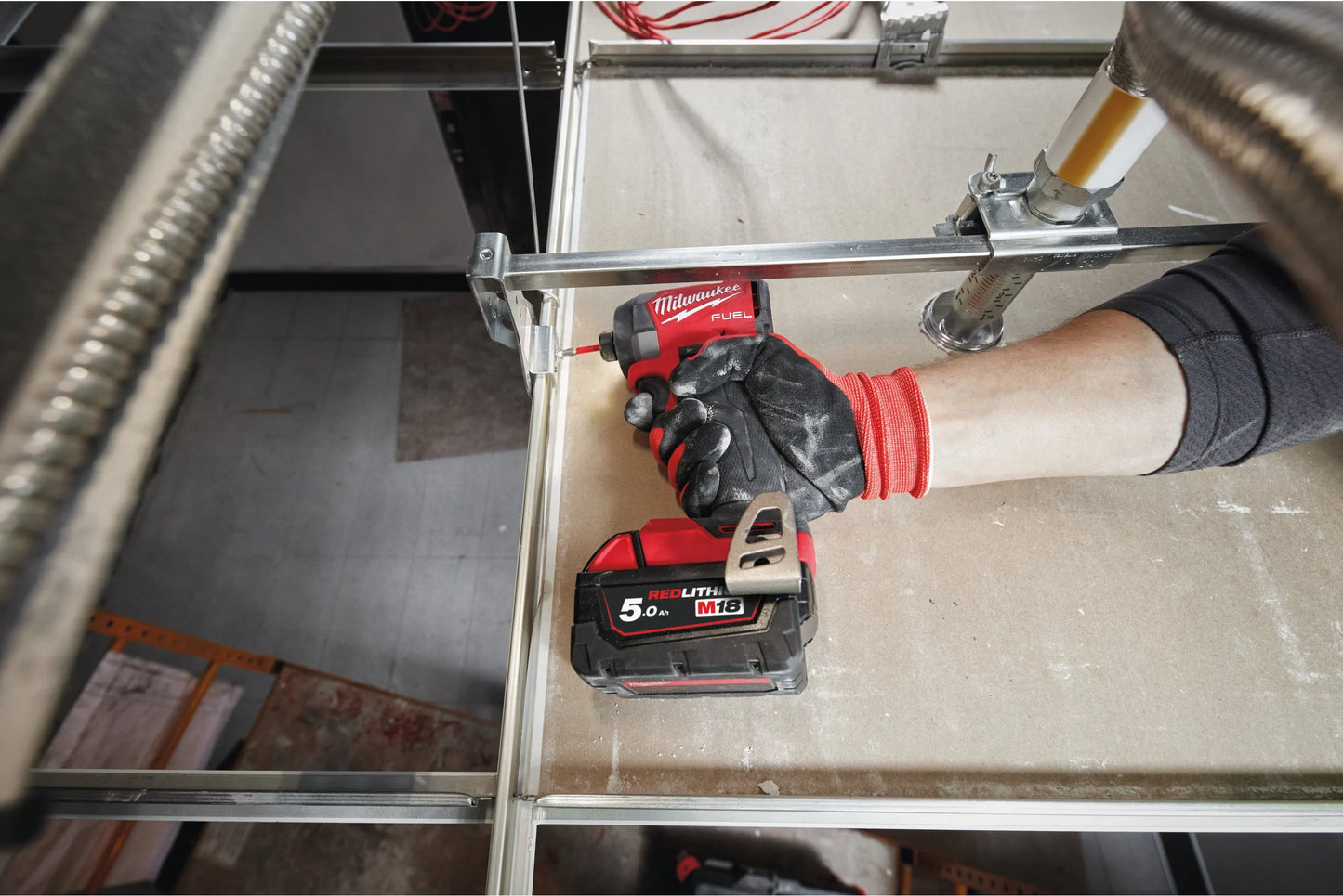 Tornavís d’impacte M18 Fuel de ¼″ hexagonal + 2 bateries de 5 Ah + carregador + maletí Milwaukee M18 FID3-502X