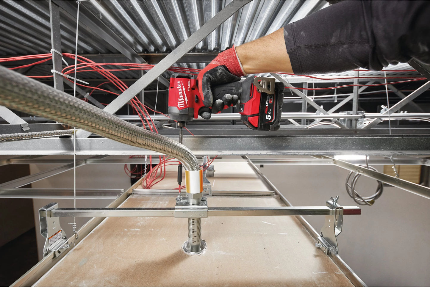 Tornavís d’impacte M18 Fuel de ¼″ hexagonal + 2 bateries de 5 Ah + carregador + maletí Milwaukee M18 FID3-502X