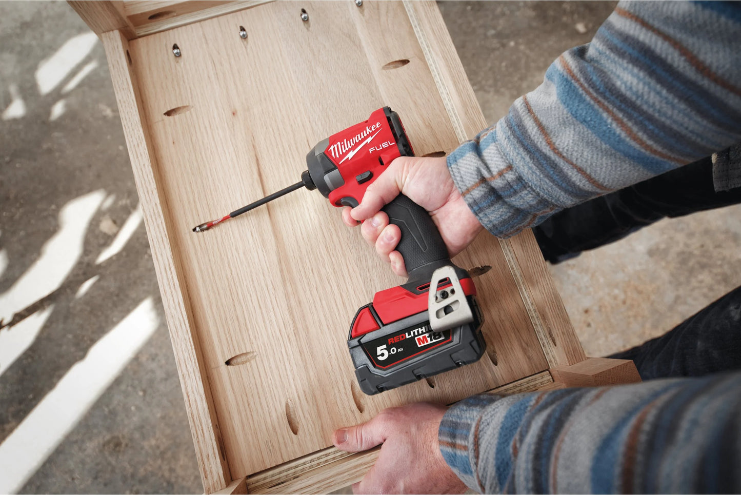 Tornavís d’impacte M18 Fuel de ¼″ hexagonal + 2 bateries de 5 Ah + carregador + maletí Milwaukee M18 FID3-502X