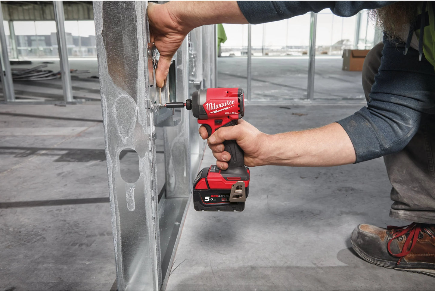 Tornavís d’impacte M18 Fuel de ¼″ hexagonal + 2 bateries de 5 Ah + carregador + maletí Milwaukee M18 FID3-502X