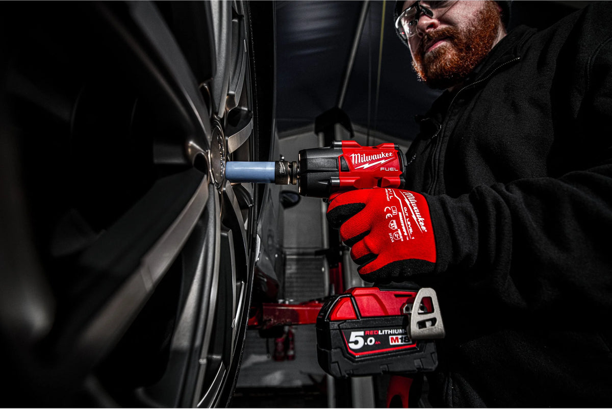 Clau d’impacte de parell mitjà M18 FUEL d’1/2" amb anella de fricció Milwaukee M18 FMTIW2F12-502X