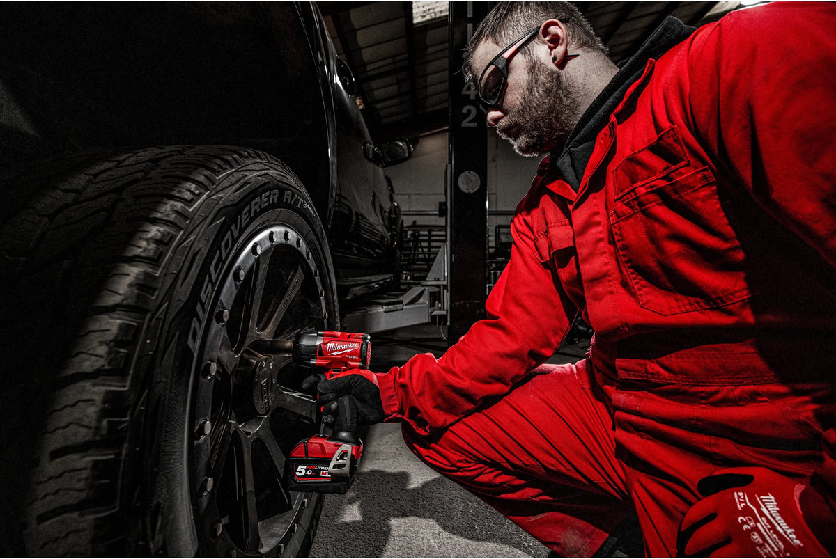 Clau d’impacte de parell mitjà M18 FUEL d’1/2" amb anella de fricció Milwaukee M18 FMTIW2F12-502X