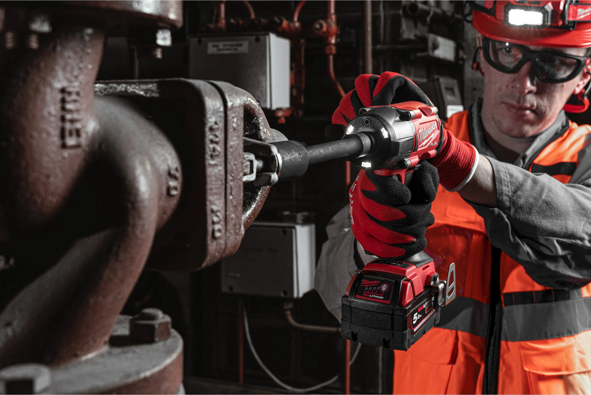 Clau d’impacte de parell mitjà M18 FUEL d’1/2" amb anella de fricció Milwaukee M18 FMTIW2F12-502X