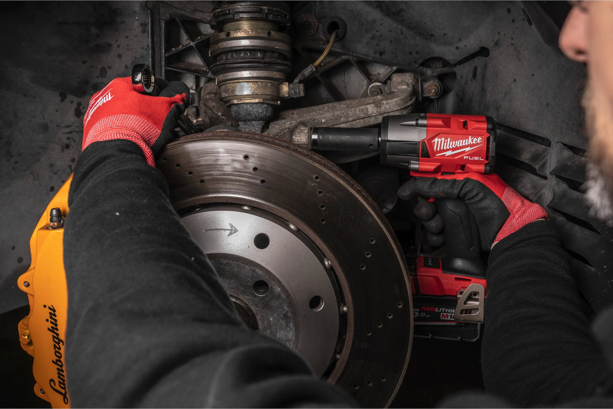 Clau d’impacte de parell mitjà M18 FUEL d’1/2" amb anella de fricció Milwaukee M18 FMTIW2F12-502X
