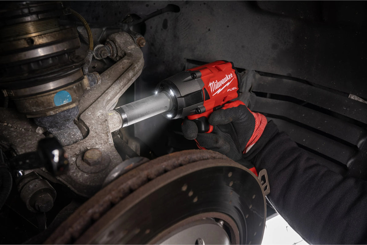 Clau d’impacte de parell mitjà M18 FUEL d’1/2" amb anella de fricció Milwaukee M18 FMTIW2F12-502X