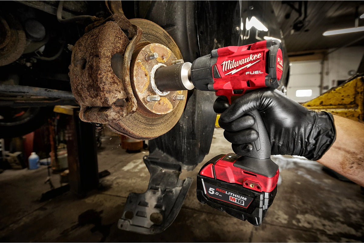 Clau d’impacte de parell mitjà M18 FUEL d’1/2" amb anella de fricció Milwaukee M18 FMTIW2F12-502X