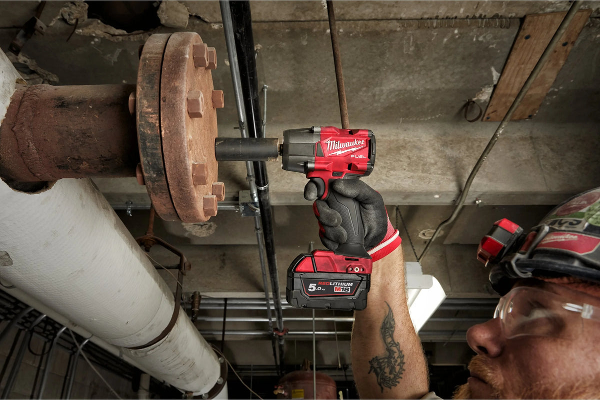 Clau d’impacte de parell mitjà M18 FUEL d’1/2" amb anella de fricció Milwaukee M18 FMTIW2F12-502X