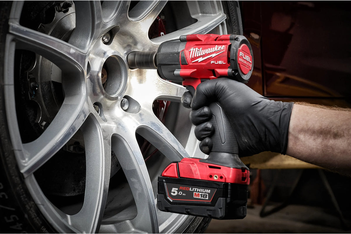 Clau d’impacte de parell mitjà M18 FUEL d’1/2" amb anella de fricció Milwaukee M18 FMTIW2F12-502X