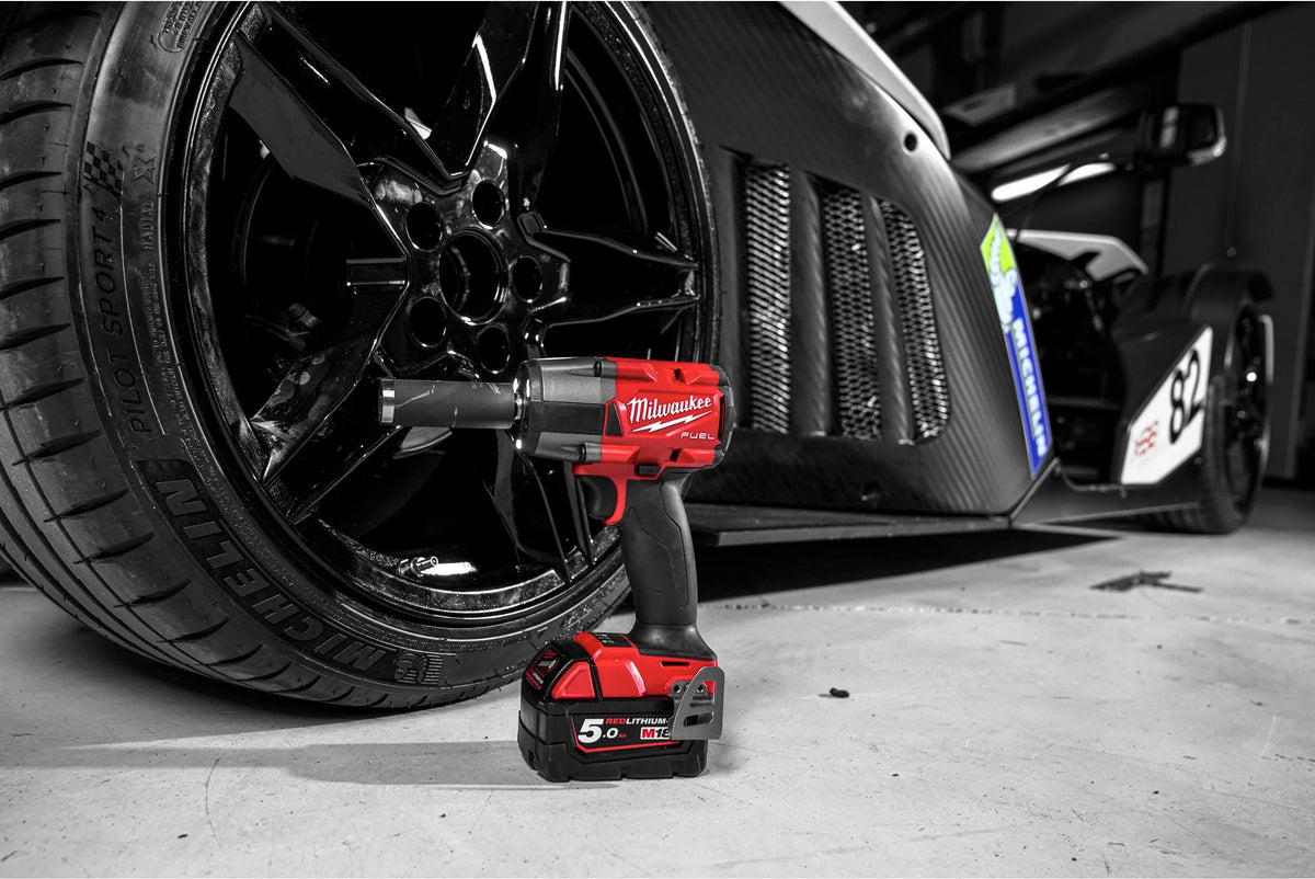 Clau d’impacte de parell mitjà M18 FUEL d’1/2" amb anella de fricció Milwaukee M18 FMTIW2F12-502X