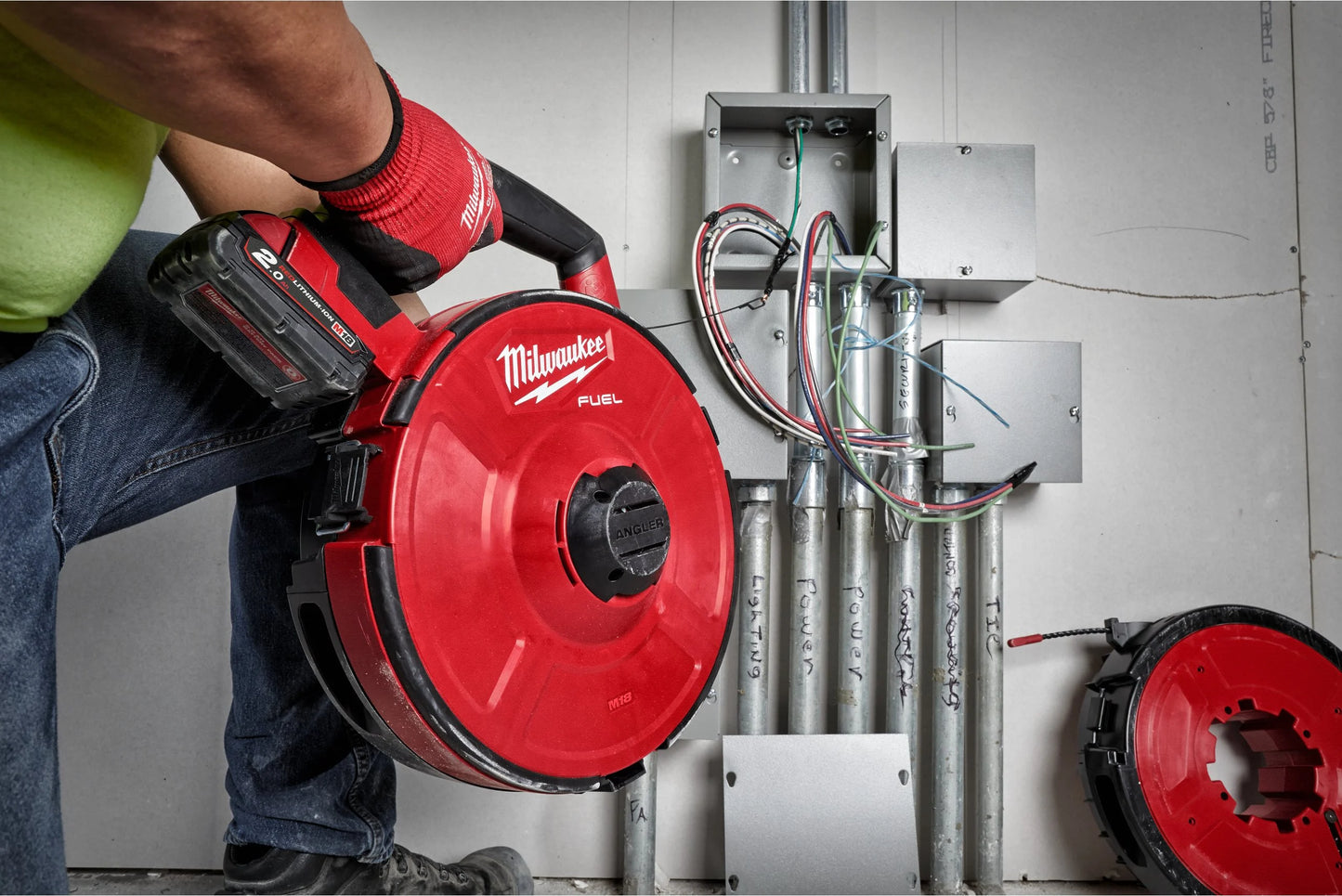 Passacables d’acer M18 FUEL + 2 bateries de 2 Ah + carregador Milwaukee M18 FPFT-202 36 m ST SET