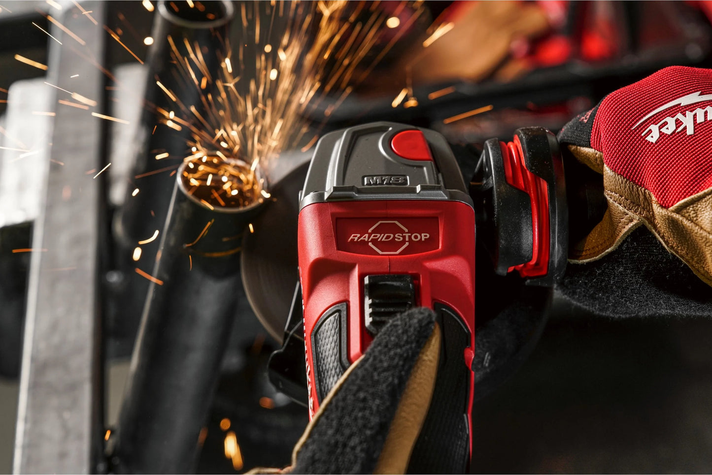 Esmoladora angular M18 de 125 mm amb fre i interruptor de botó + 2 bateries de 5 Ah + carregador + maletí Milwaukee M18 FSAG125XB-502X