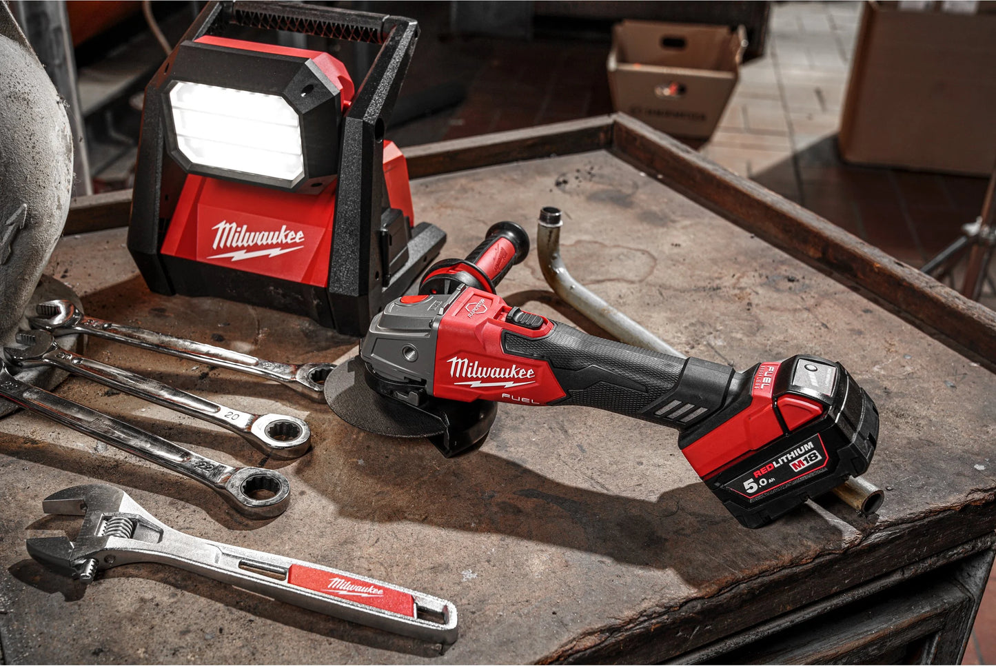 Esmoladora angular M18 de 125 mm amb fre i interruptor de botó + 2 bateries de 5 Ah + carregador + maletí Milwaukee M18 FSAG125XB-502X