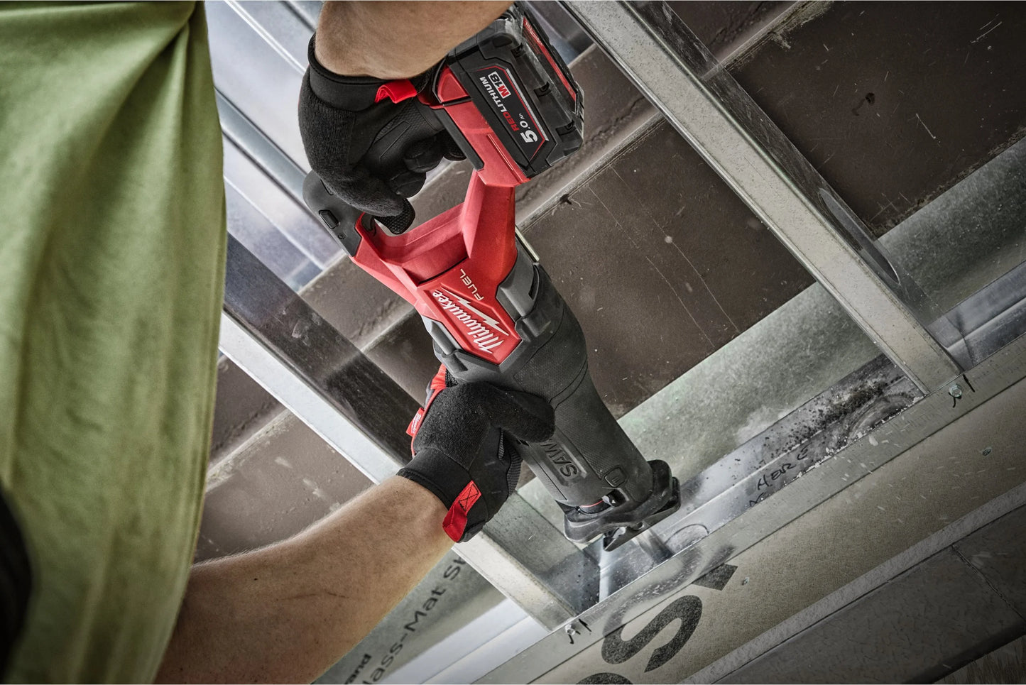 Serra de sabre M18 Fuel + 2bat 5Ah + carregador + maletí Milwaukee M18 FSZ-502X