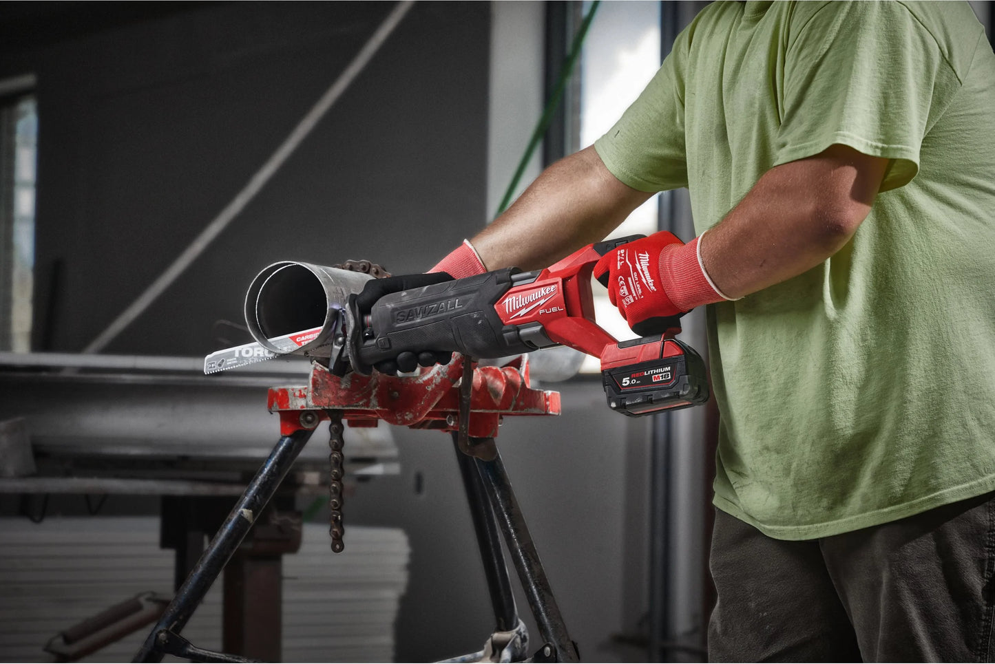 Serra de sabre M18 Fuel + 2bat 5Ah + carregador + maletí Milwaukee M18 FSZ-502X