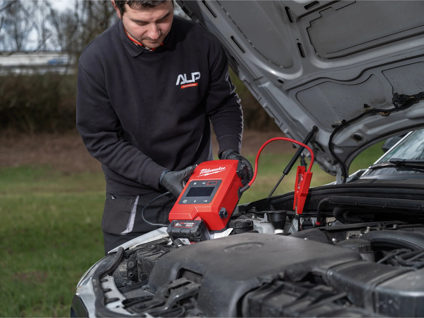 Arrencador per a vehicles M18 2.000 A Milwaukee