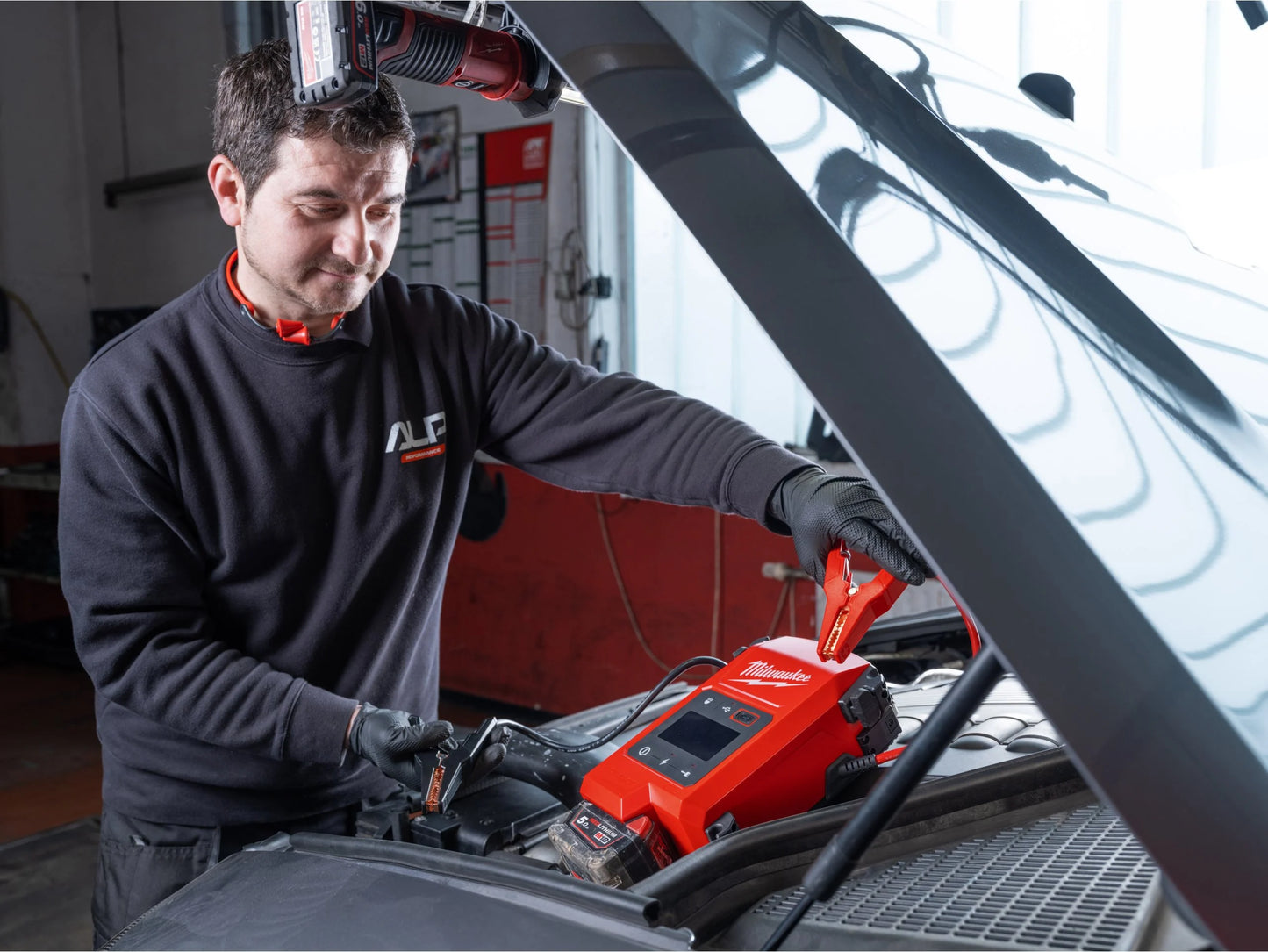 Arrencador per a vehicles M18 2.000 A Milwaukee